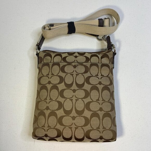 Sophisticated **Coach** messenger bag showcasing - Picture 2 of 5